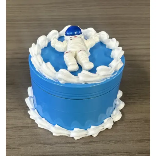 [Q-2327-17] GRINDER 63MM FAKE CAKE EDITION (Blue Astronaut)